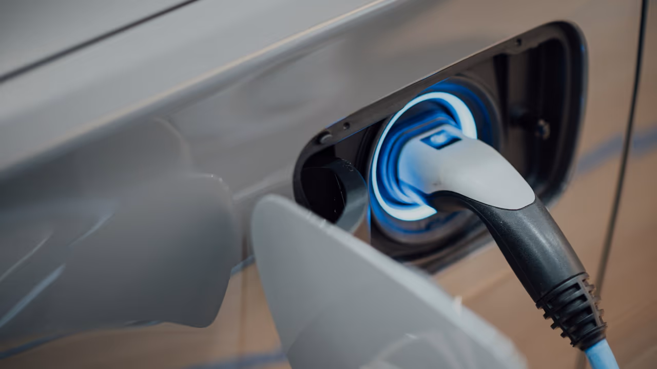 Jak ładować samochód elektryczny w domu