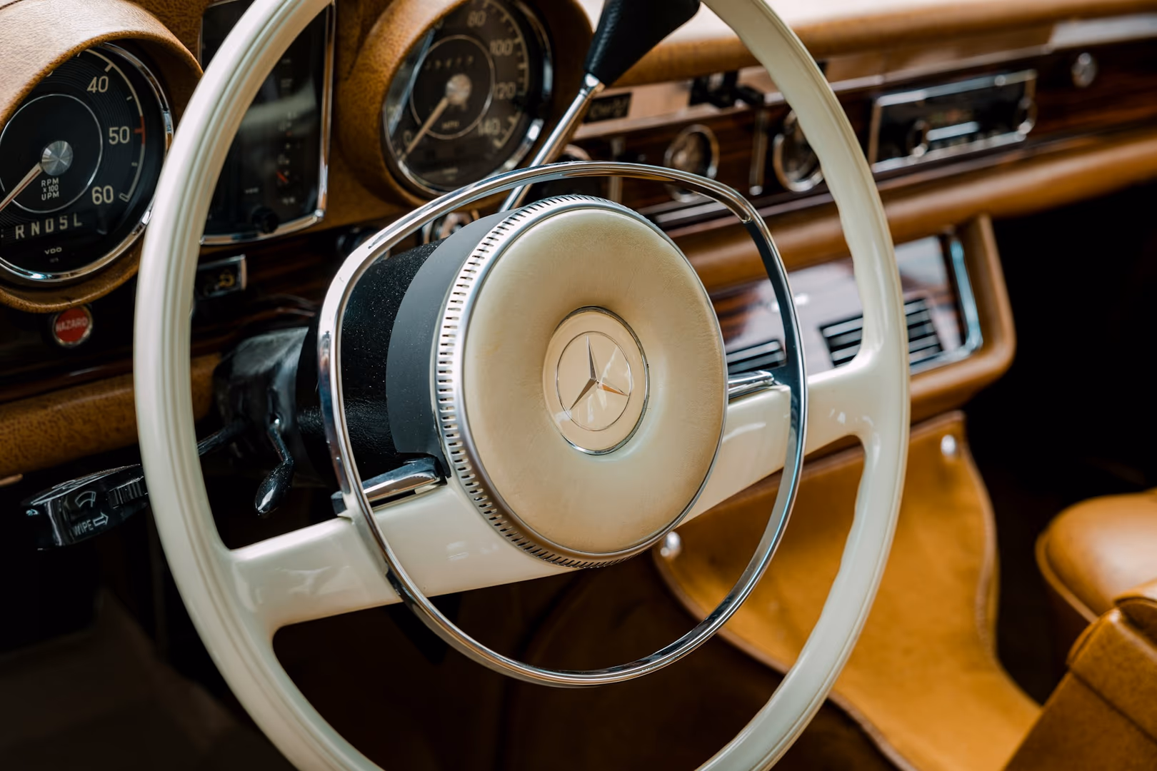 Stary samochód Mercedes-Benz