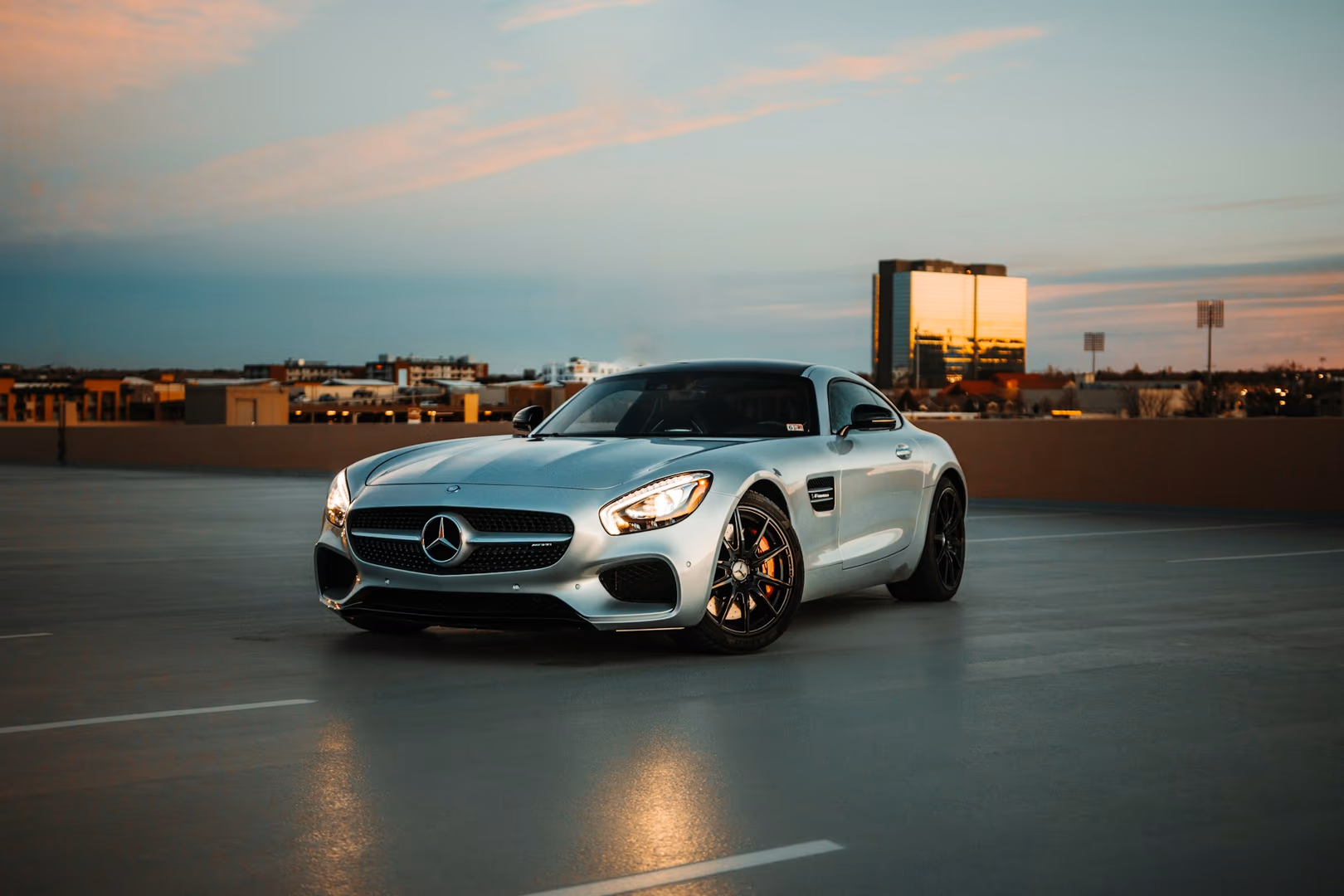 Nowoczesny samochód Mercedes-Benz