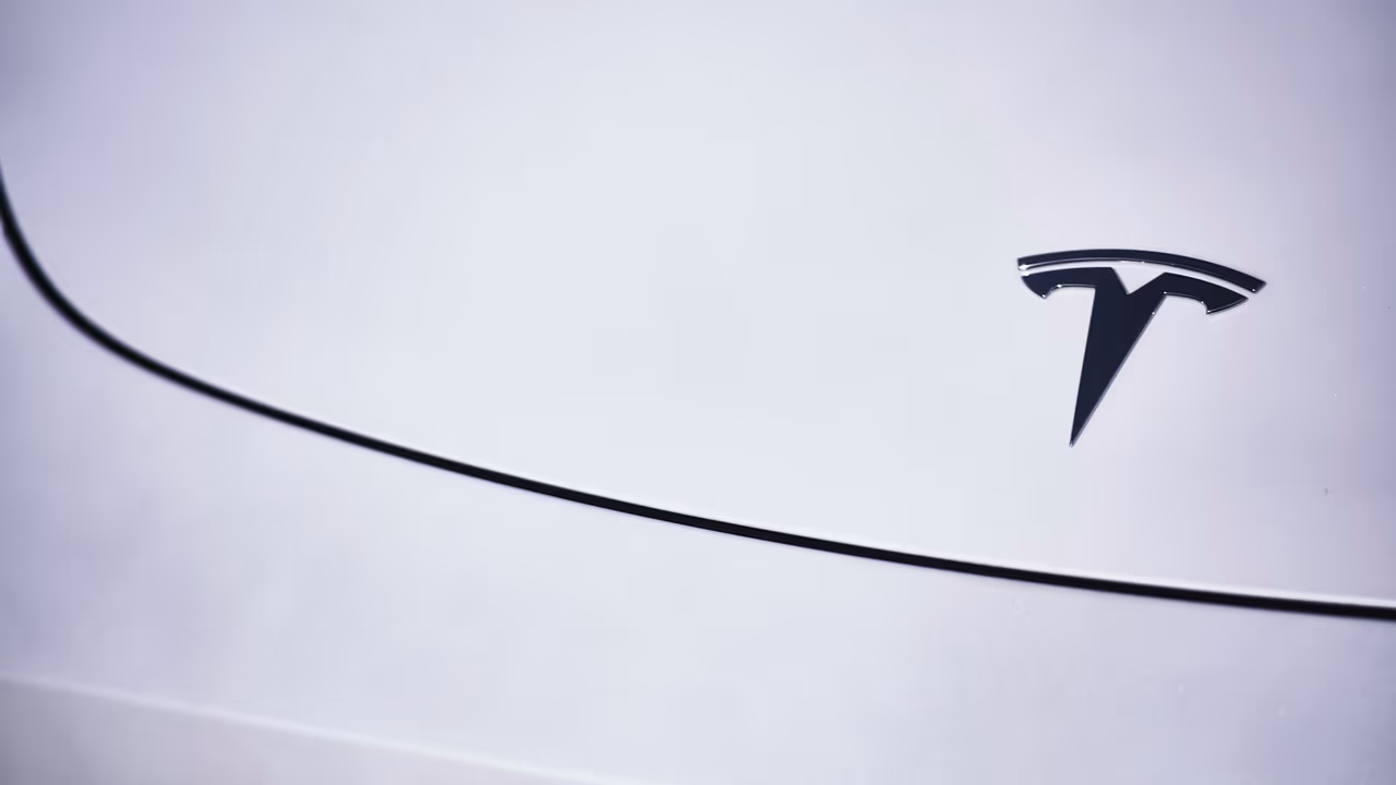 Historia marki Tesla. Poznaj historię motoryzacji.